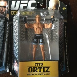 3 UFC trademarked contender figures